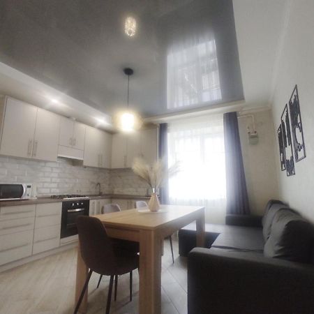 Апартаменти В Новобудові В Жк Фамілія Lviv Luaran gambar