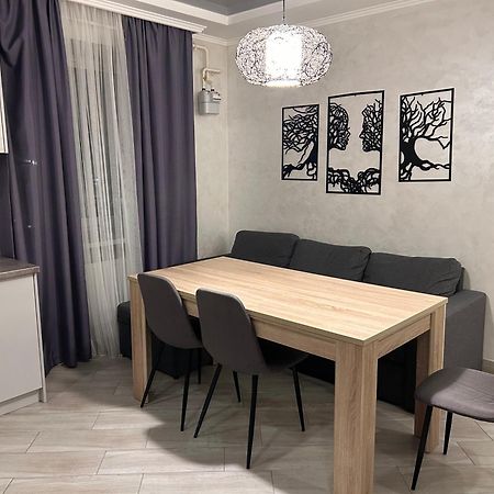 Апартаменти В Новобудові В Жк Фамілія Lviv Luaran gambar